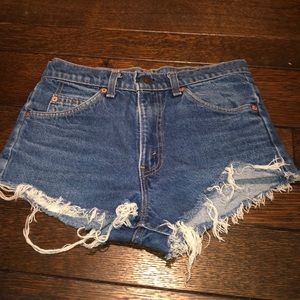 VINTAGE LEVI JEAN SHORTS